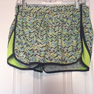 Under Armour semi-fitted heat gear size lg shorts